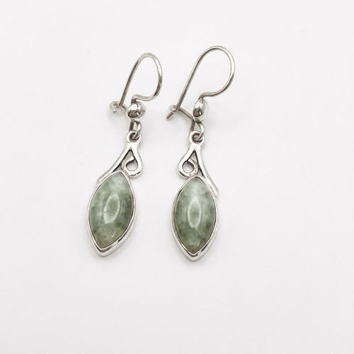 Green Jaguar - Long Leafcut Earrings Alt