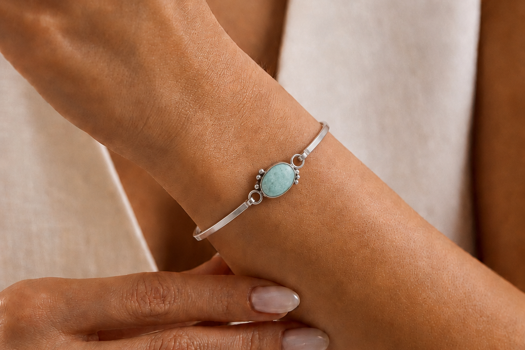 Silver bracelet with a jade stone from Guatemala