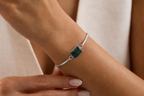 Guatemalan jade bracelet with rectangular shaped stone 